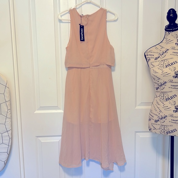 Elegant Midi Chiffon Dress - Picture 2 of 4